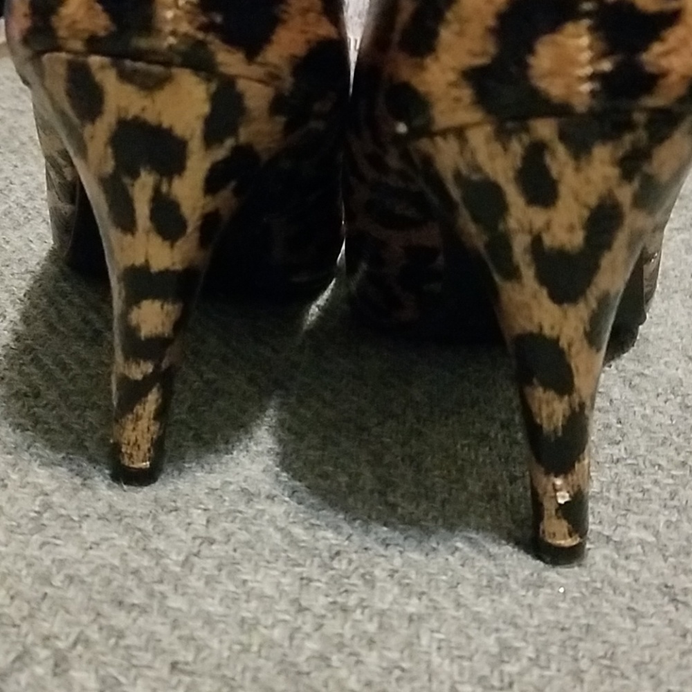 Shoes - Picture 3 of 5
